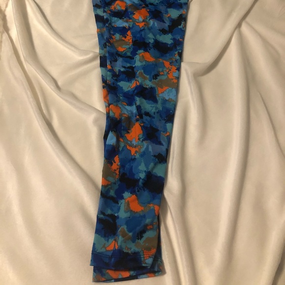 Fun colorful aerobic leggings. Size large - Picture 6 of 6